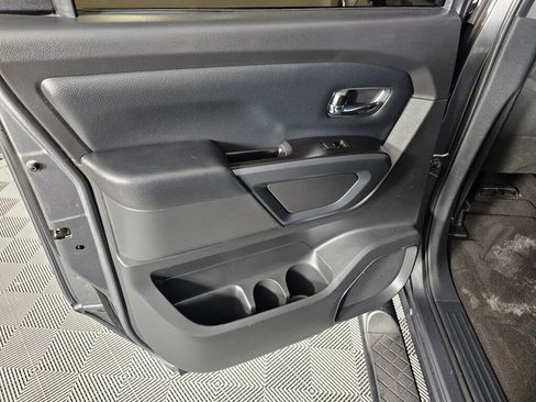 Used 2019 Nissan Titan SV w/ SV Convenience Package image 29