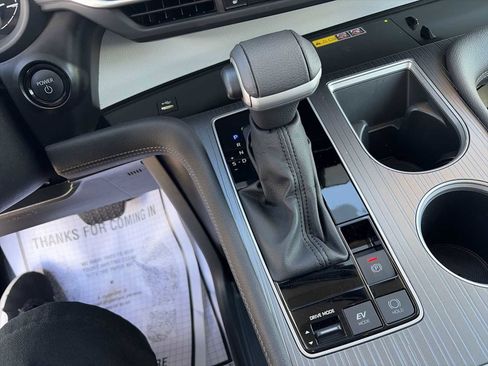 Used 2025 Toyota Sienna XLE image 22