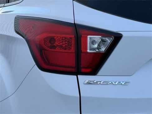 Used 2019 Ford Escape SE image 6