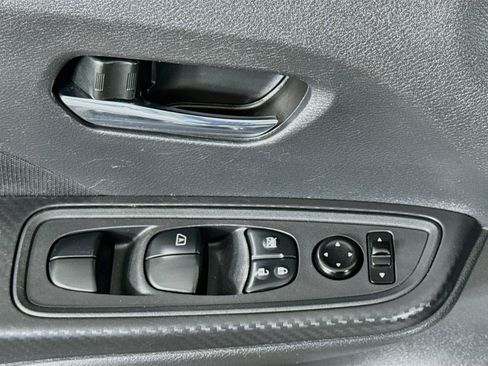 Used 2022 Nissan Versa SV FWD image 17