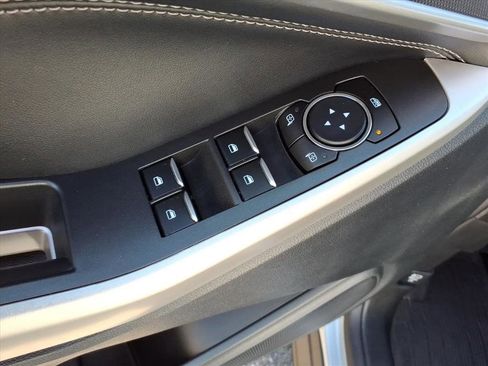 Used 2023 Ford Explorer XLT AWD/4WD image 24