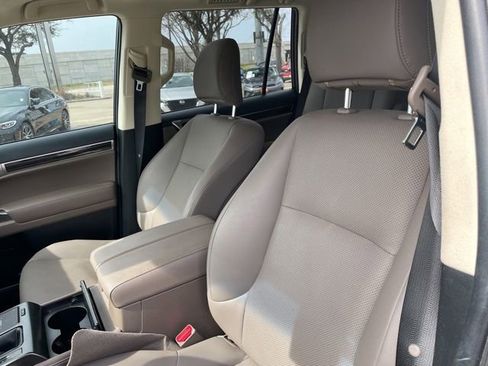 Used 2023 Lexus GX 460 Premium w/ Accessory Package image 9