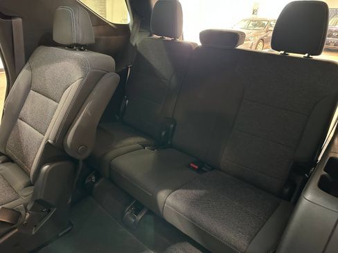 Used 2025 Chevrolet Traverse LT FWD image 31