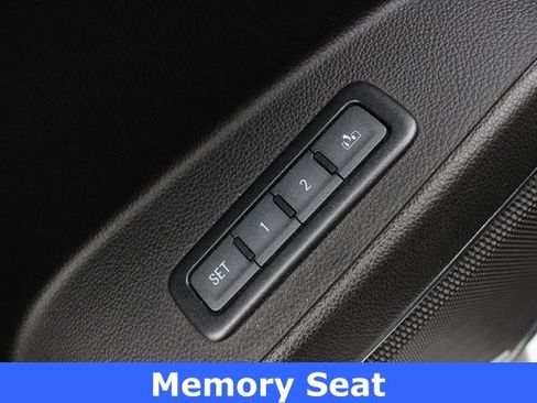 Used 2018 Chevrolet Suburban LT image 4