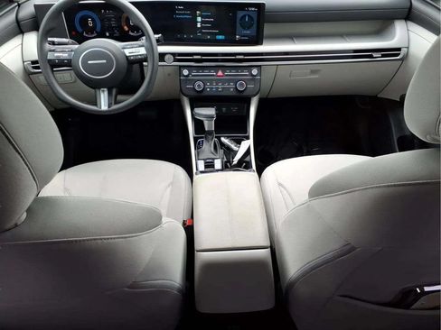 Used 2025 Hyundai Tucson SE FWD image 9