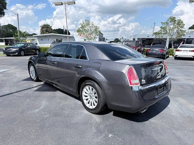 Used 2014 Chrysler 300 RWD image 4
