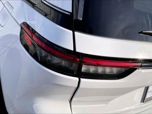 New 2025 Jeep Grand Cherokee Laredo image 12