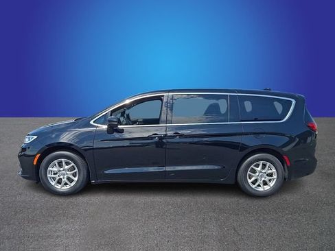 Used 2025 Chrysler Pacifica Select FWD image 7