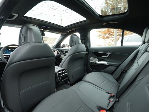 New 2026 Mercedes-Benz E 53 AMG e 4MATIC Sedan image 38