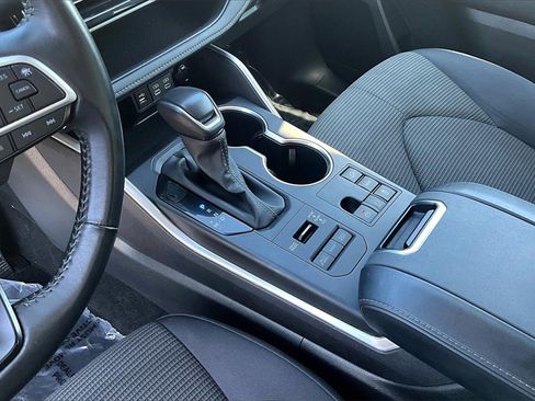 Used 2024 Toyota Highlander LE image 15