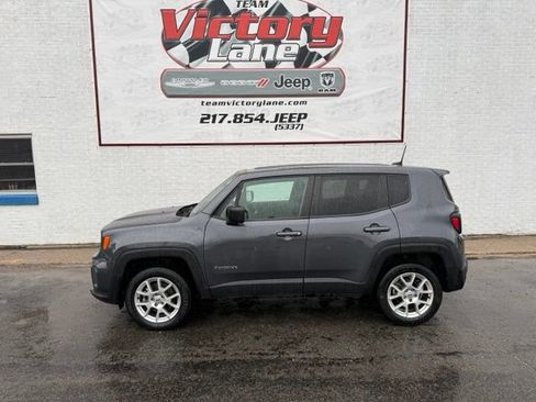 Used 2023 Jeep Renegade Latitude AWD/4WD image 2