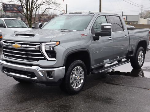 Used 2025 Chevrolet Silverado 2500 LTZ w/ LTZ Plus Package image 5