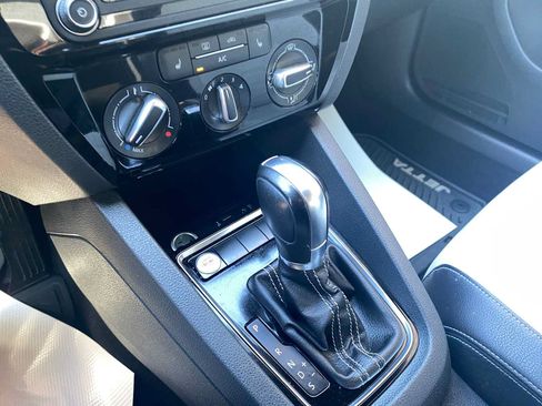 Used 2016 Volkswagen Jetta Sport FWD image 21