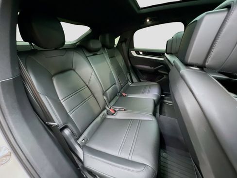 Certified 2025 Porsche Cayenne E-Hybrid Coupe AWD/4WD image 29
