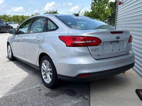 Used 2015 Ford Focus SE FWD image 3