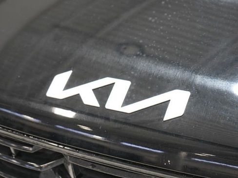 Used 2024 Kia Sorento S image 11