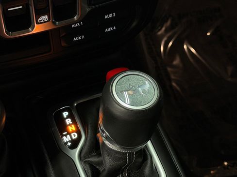 Used 2018 Jeep Wrangler Unlimited Sahara AWD/4WD image 29
