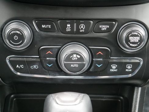 Used 2022 Jeep Cherokee Limited image 20