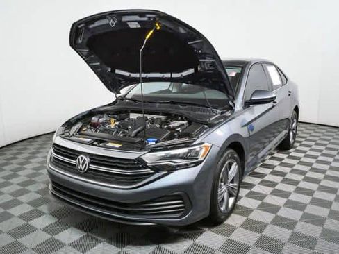 Certified 2024 Volkswagen Jetta SE FWD image 30