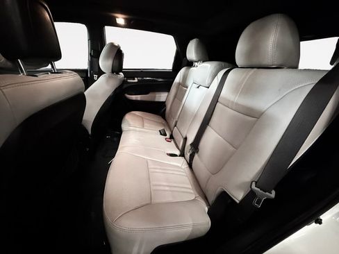 Used 2014 Kia Sorento SX image 12