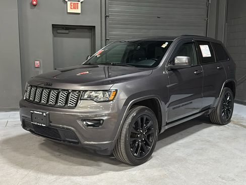 Used 2020 Jeep Grand Cherokee Altitude AWD/4WD image 3