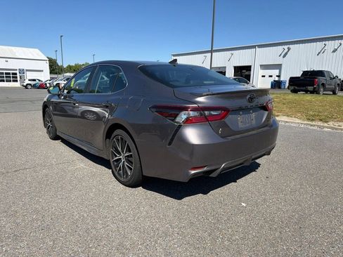 Used 2024 Toyota Camry SE FWD image 3