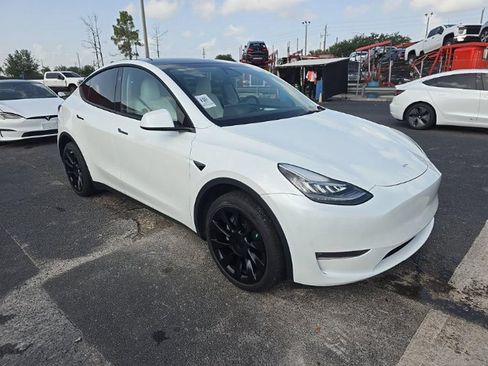 Used 2023 Tesla Model Y AWD image 3