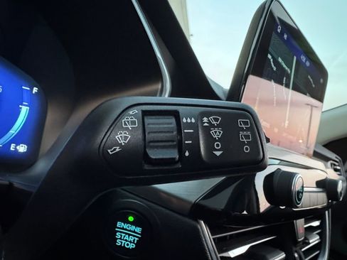 Used 2022 Ford Escape Titanium w/ Class II Trailer Tow Package image 10