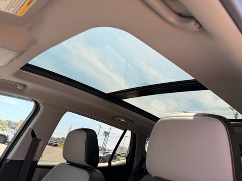 Used 2021 GMC Terrain SLT image 13