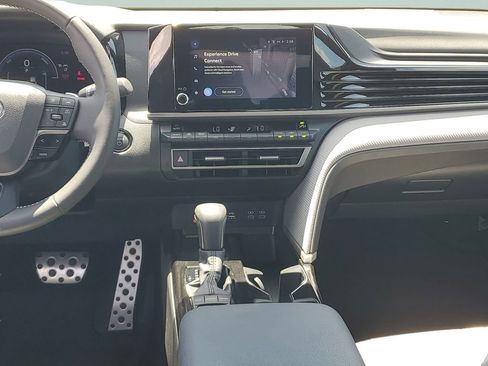 Used 2025 Toyota Camry SE w/ Convenience Package FWD image 15