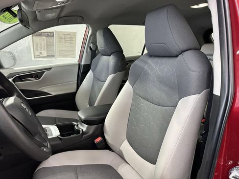 Used 2022 Toyota RAV4 XLE image 10