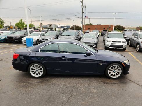 Used 2011 BMW 335i Convertible image 11