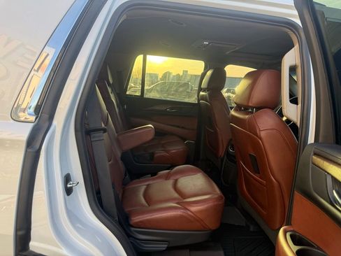 Used 2020 Cadillac Escalade Premium Luxury image 14