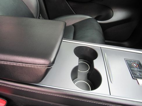 Used 2021 Tesla Model Y Performance AWD/4WD image 6
