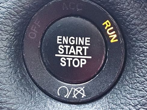 Used 2018 Jeep Cherokee Trailhawk image 14