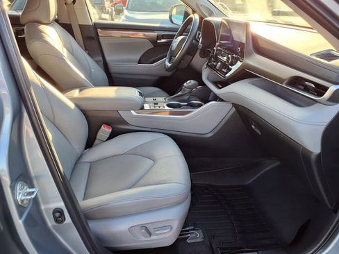 Used 2023 Toyota Highlander Limited image 20