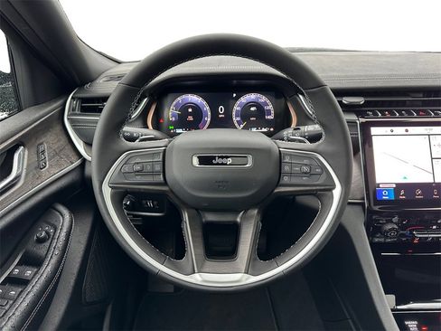 New 2025 Jeep Grand Cherokee Limited w/ Trailer Tow Package image 14