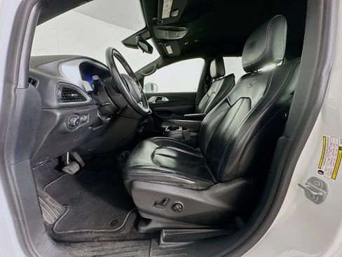 Used 2018 Chrysler Pacifica Touring-L w/ Premium Audio Group image 13