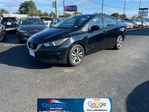 Used 2022 Nissan Versa SV image 2
