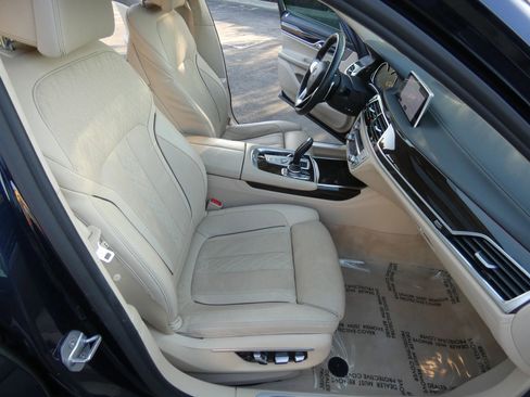 Used 2016 BMW 750i xDrive image 29