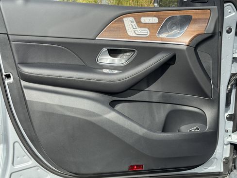 New 2025 Mercedes-Benz GLS 450 4MATIC image 16