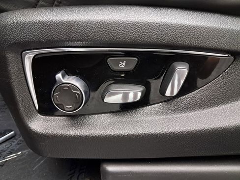 Used 2019 Cadillac Escalade Platinum image 11