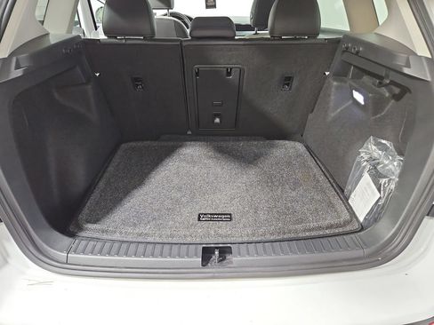 Used 2025 Volkswagen Taos SE w/ Panoramic Sunroof Package AWD/4WD image 25