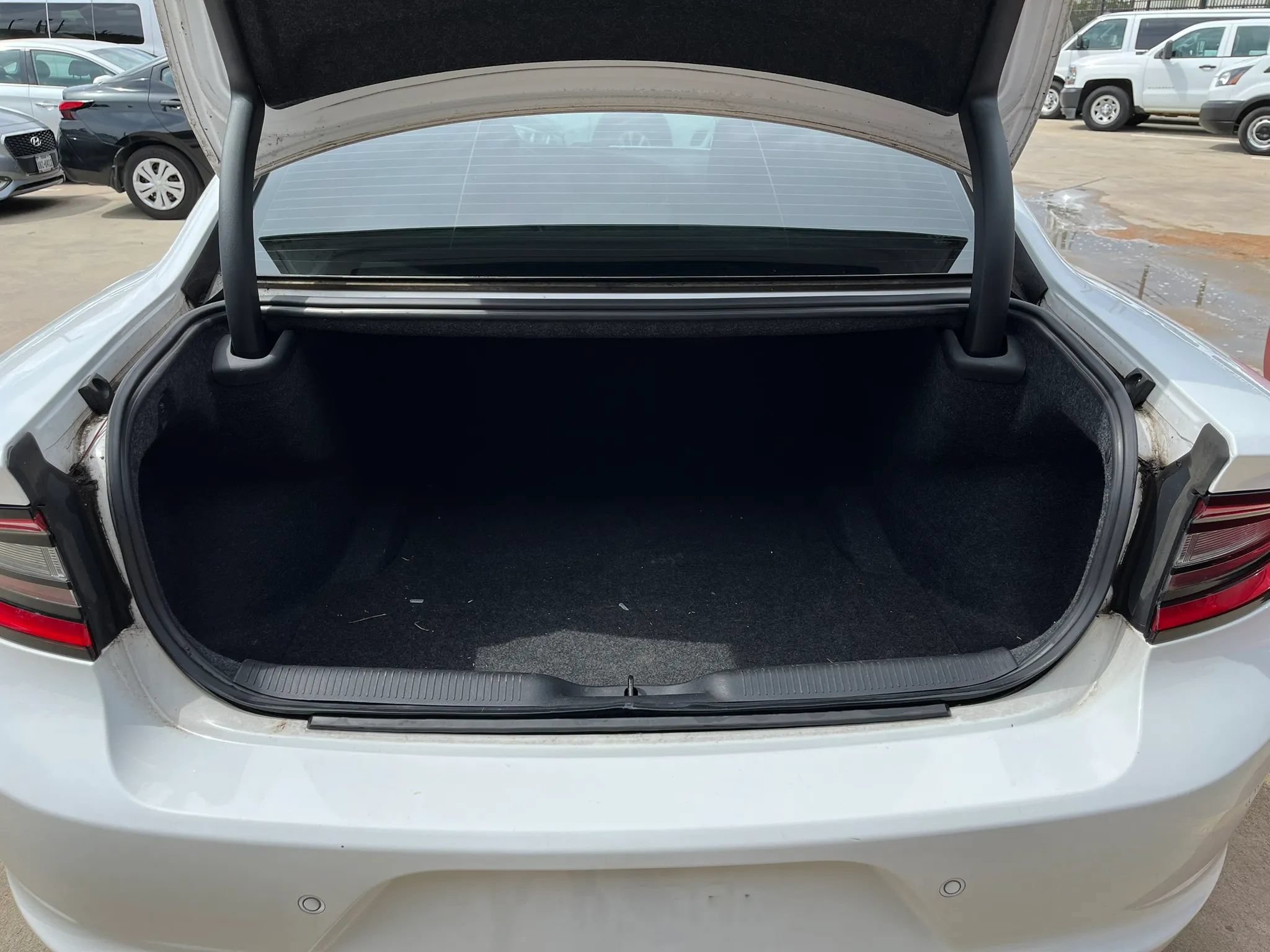 Used 2019 Dodge Charger SXT RWD image 9
