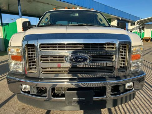 Used 2010 Ford F350 Lariat image 9