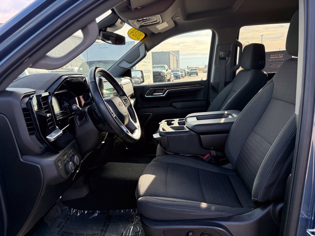 Used 2024 Chevrolet Silverado 1500 LT AWD/4WD image 5