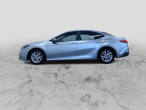 Used 2025 Toyota Camry LE image 7