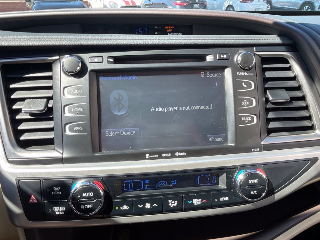 Used 2017 Toyota Highlander Plus FWD image 26
