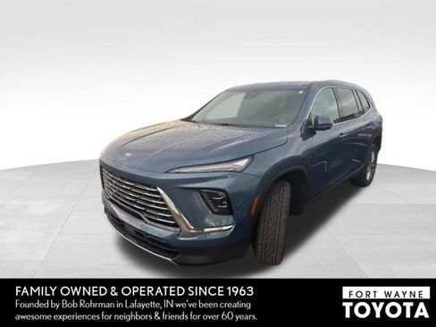 Used 2025 Buick Enclave Preferred w/ Power Package image 3