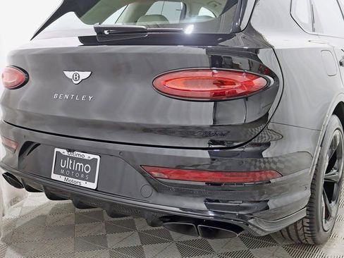 Used 2024 Bentley Bentayga Plug-In Hybrid image 15